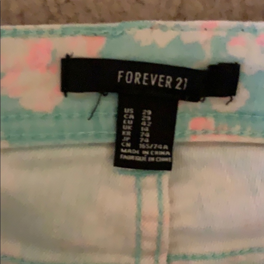 Shorts - Picture 3 of 3